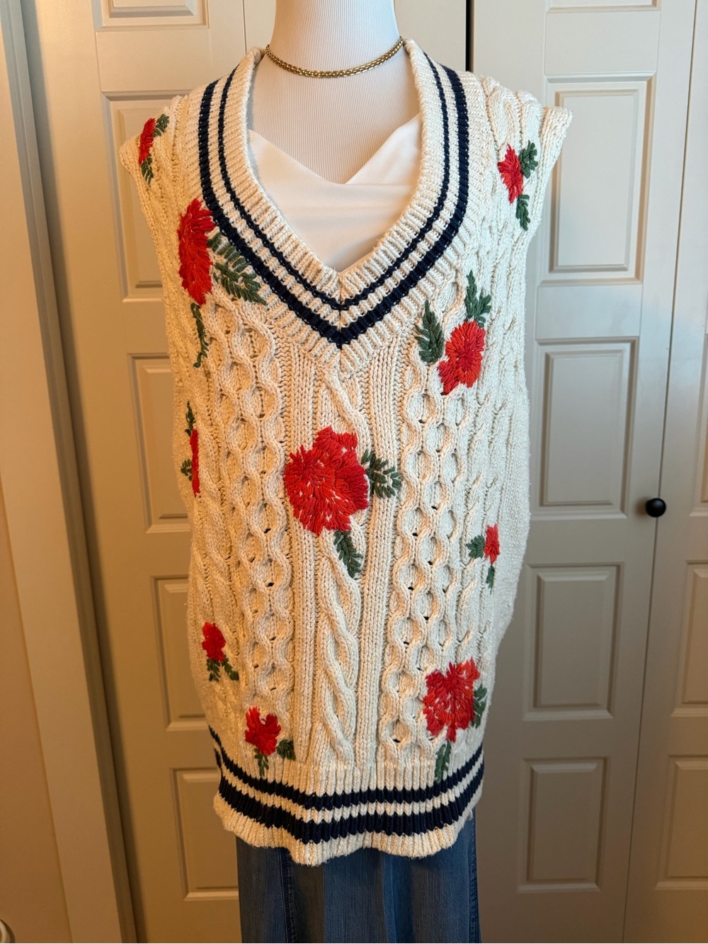 Free People Good Karma Cream Cable Knit Vest with Red Rose Embroidery, Sz S New - Picture 3 of 8